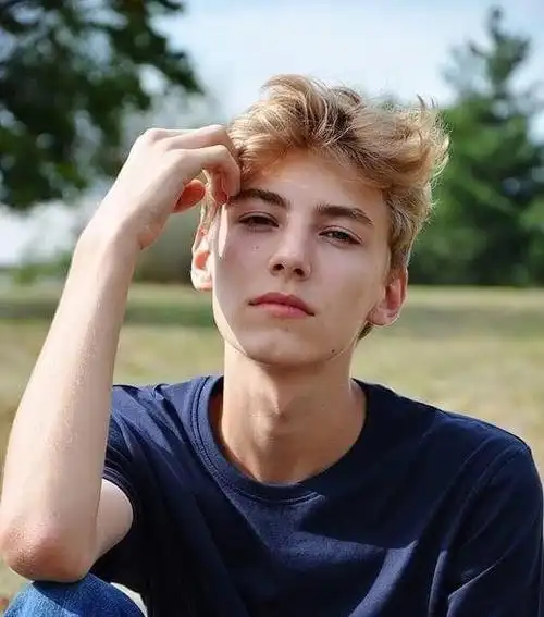 6686体育铁牌作者Bella