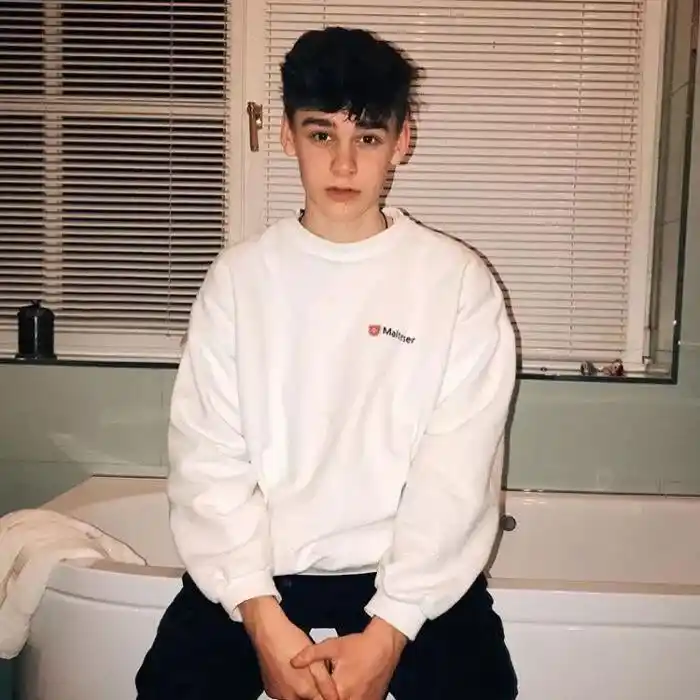 6686体育铁牌作者Nigel