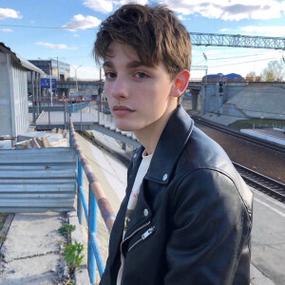 6686体育铁牌作者Wayne