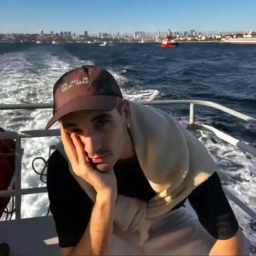 6686体育铜牌作者Sadie