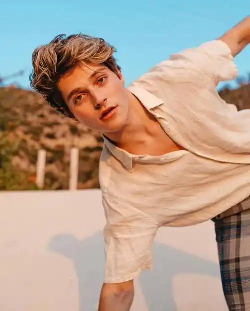 6686体育金牌作者Bella