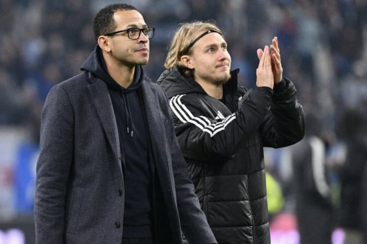 队报：受浓雾天气影响，斯特拉斯堡仍然滞留在瑞典没有返回