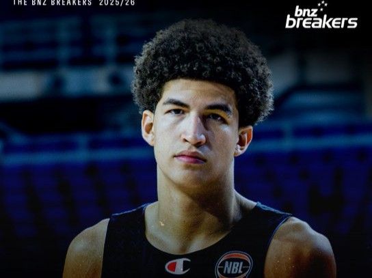 毁坏者官方：洛佩兹今日对阵36人依然有出场时间限制