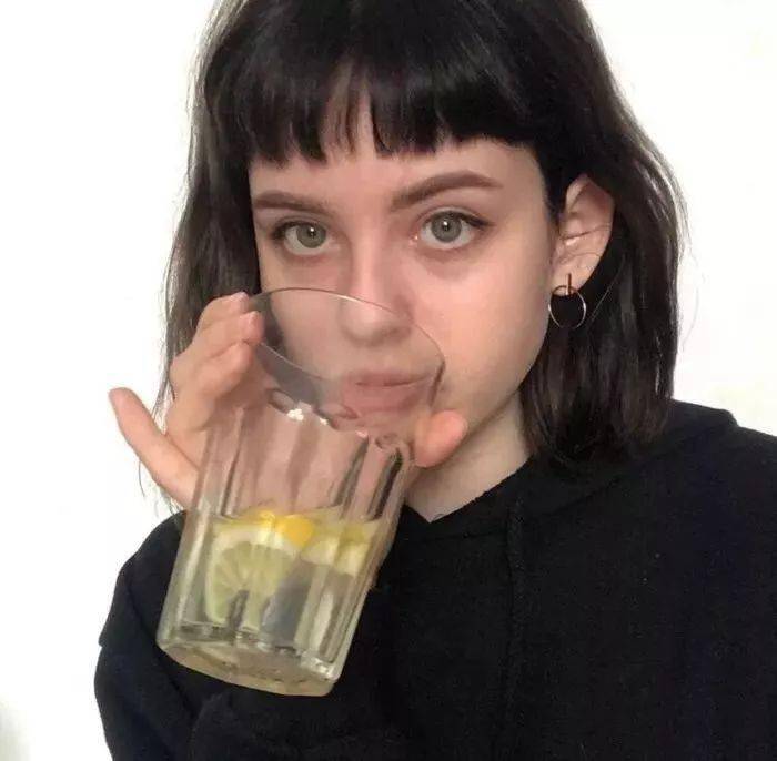 6686体育金牌作者Clive